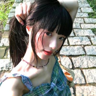 戴脚镣的女孩